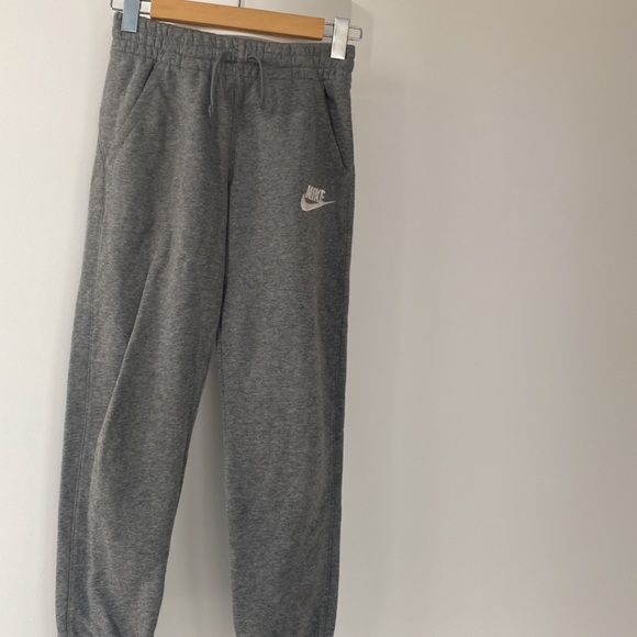 Grey Nike sweatpants - Picture 3 of 4